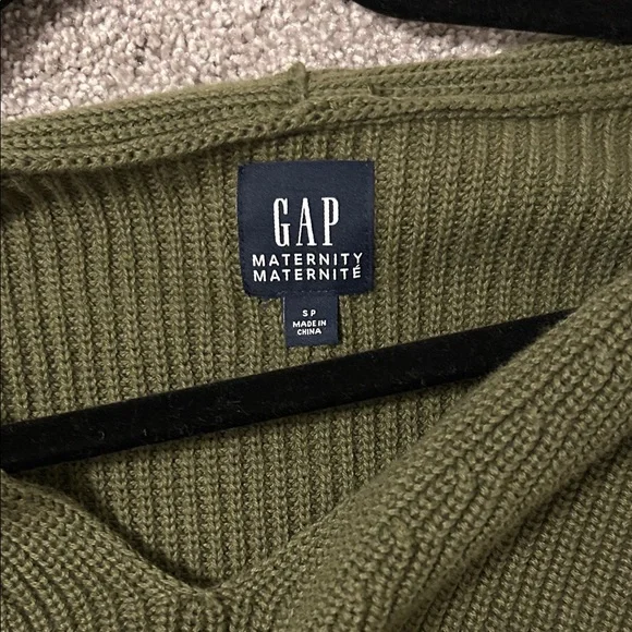 GAP Maternity V-Neck Rib Sweater - Picture 3 of 5